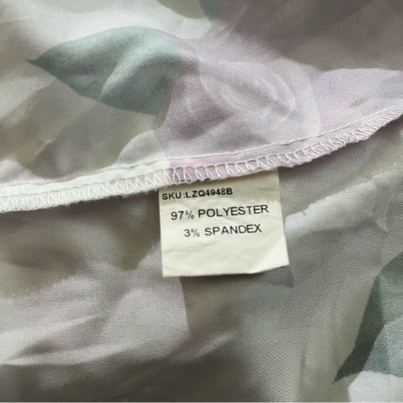 Chime Floral Print Tie-neck Blouse Large Purple Roses on a White Background Sz M - Picture 8 of 9